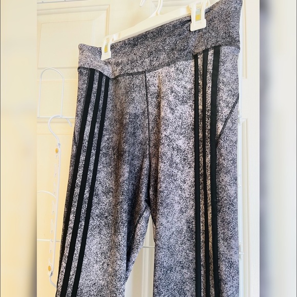 adidas Pants - Womens Adidas Feel Brilliant Leggings (Size M)